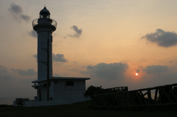 夕陽下的西崎燈塔